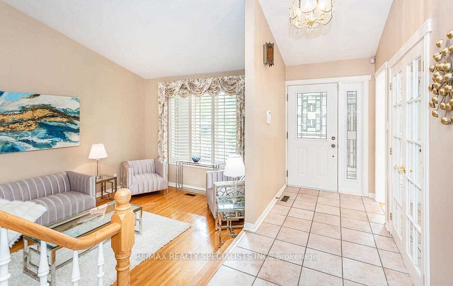 1697 Missenden Cres
