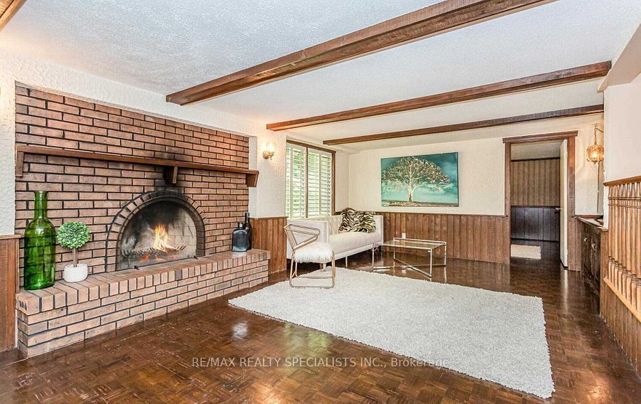 1697 Missenden Cres