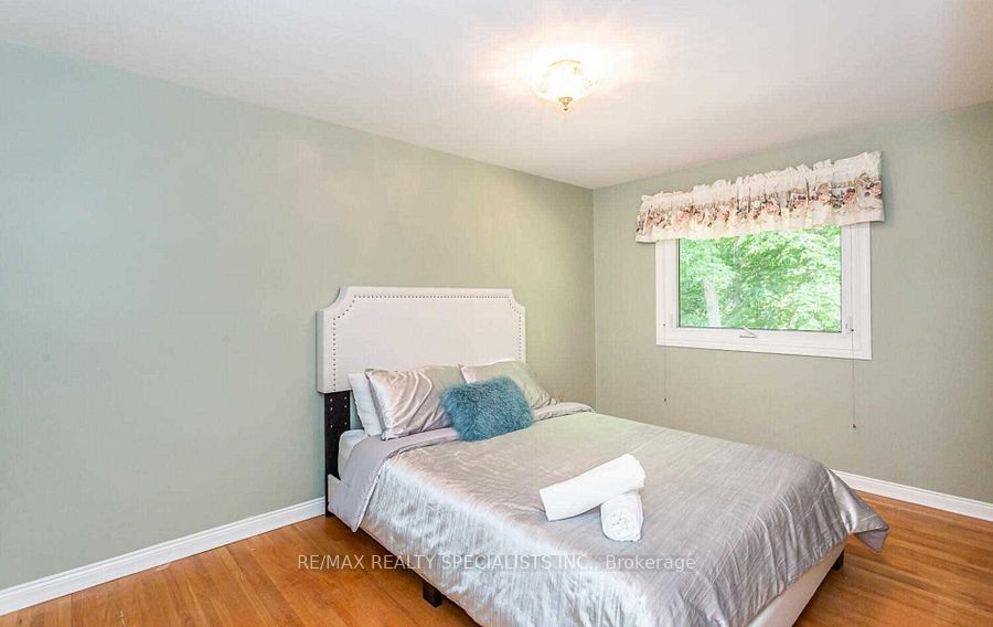 1697 Missenden Cres