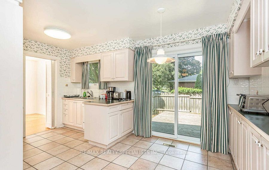 1697 Missenden Cres