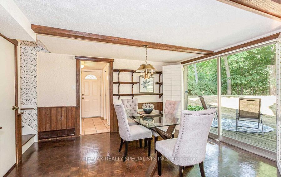 1697 Missenden Cres