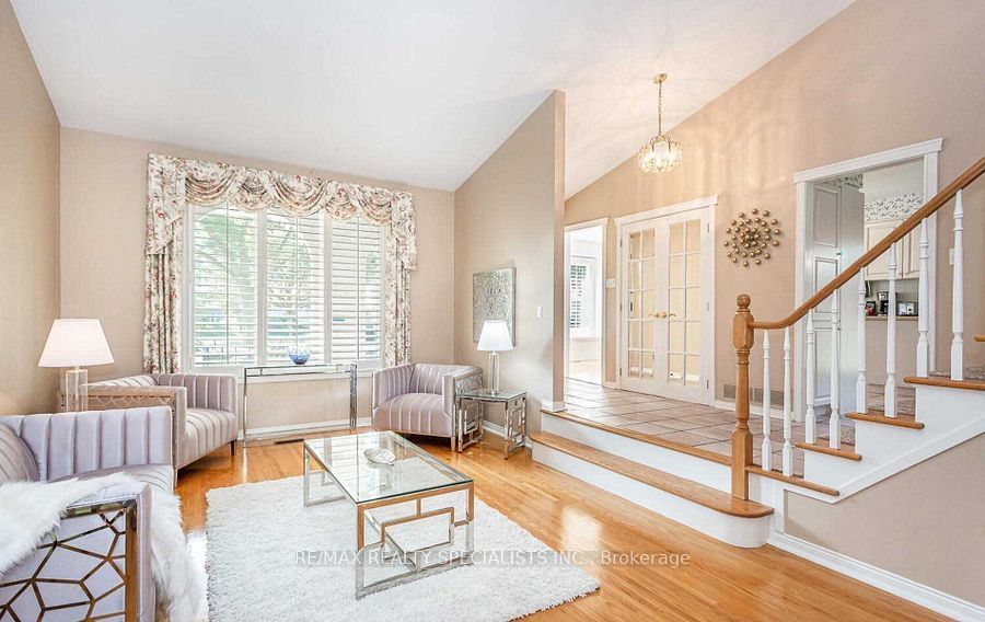 1697 Missenden Cres