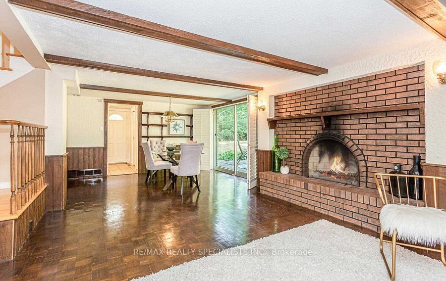 1697 Missenden Cres
