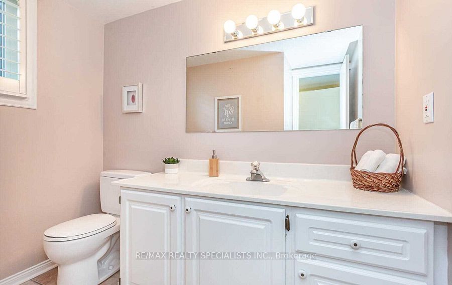 1697 Missenden Cres