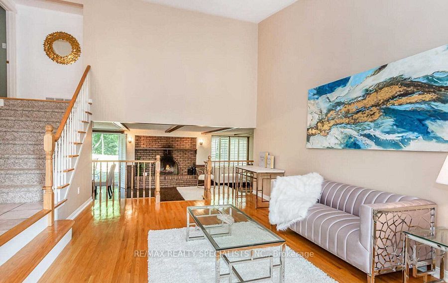 1697 Missenden Cres