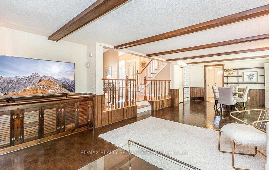 1697 Missenden Cres