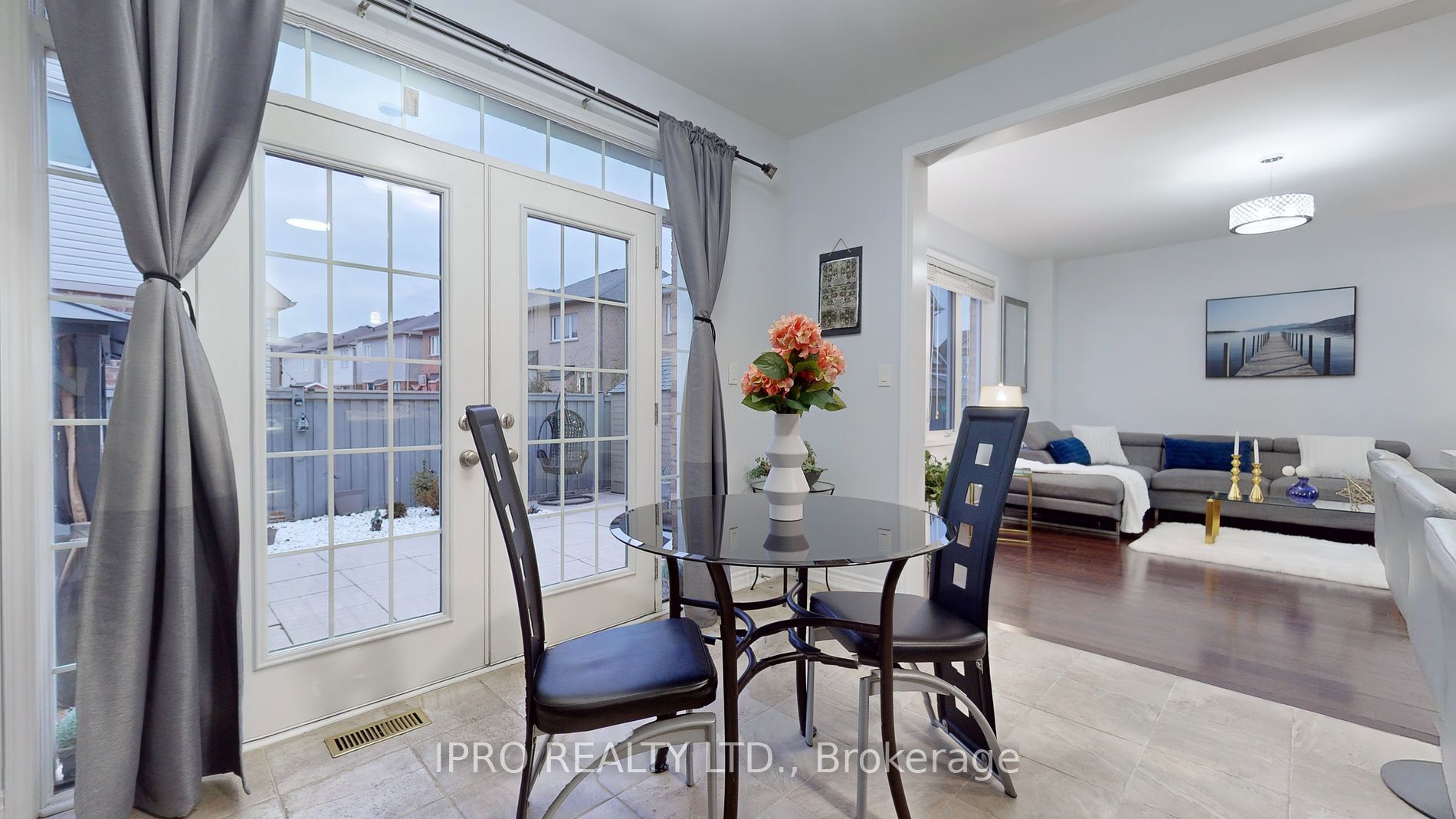 338 Trudeau Dr