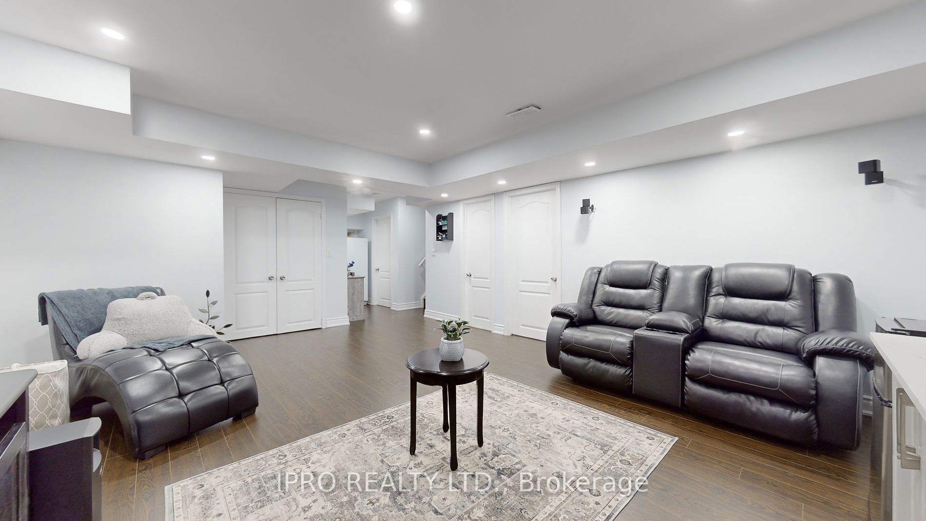 338 Trudeau Dr