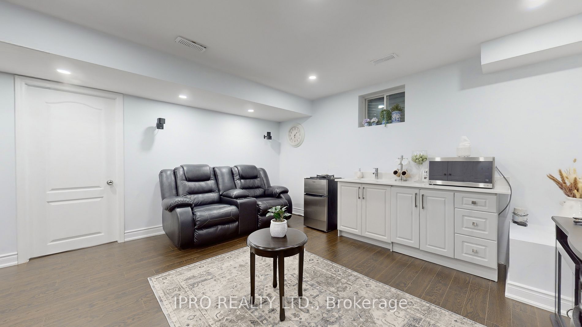 338 Trudeau Dr