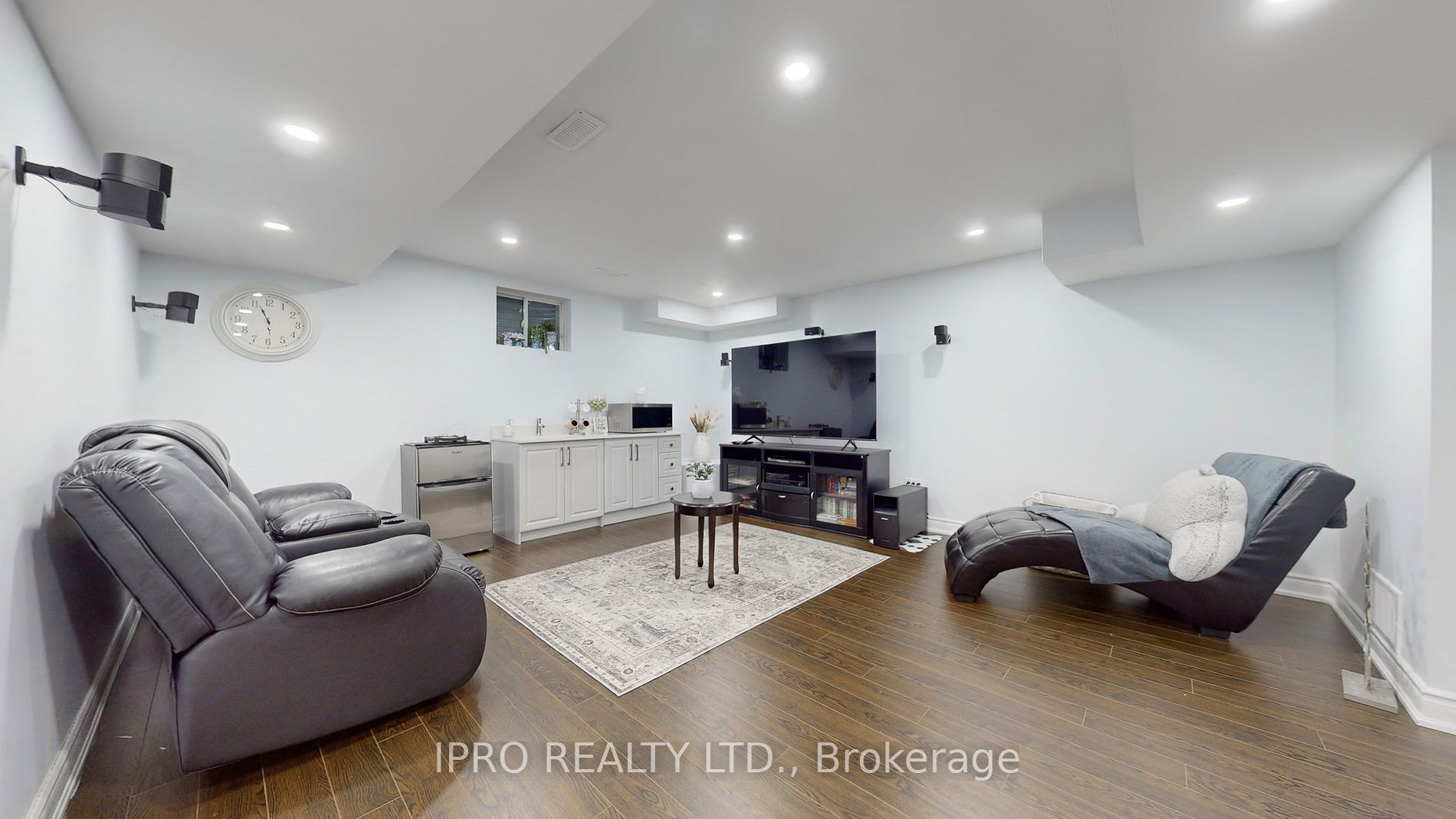 338 Trudeau Dr