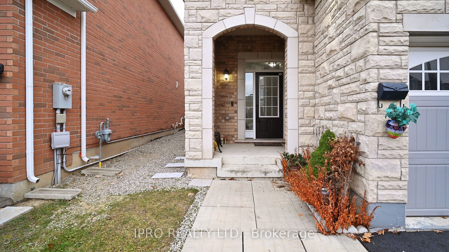 338 Trudeau Dr