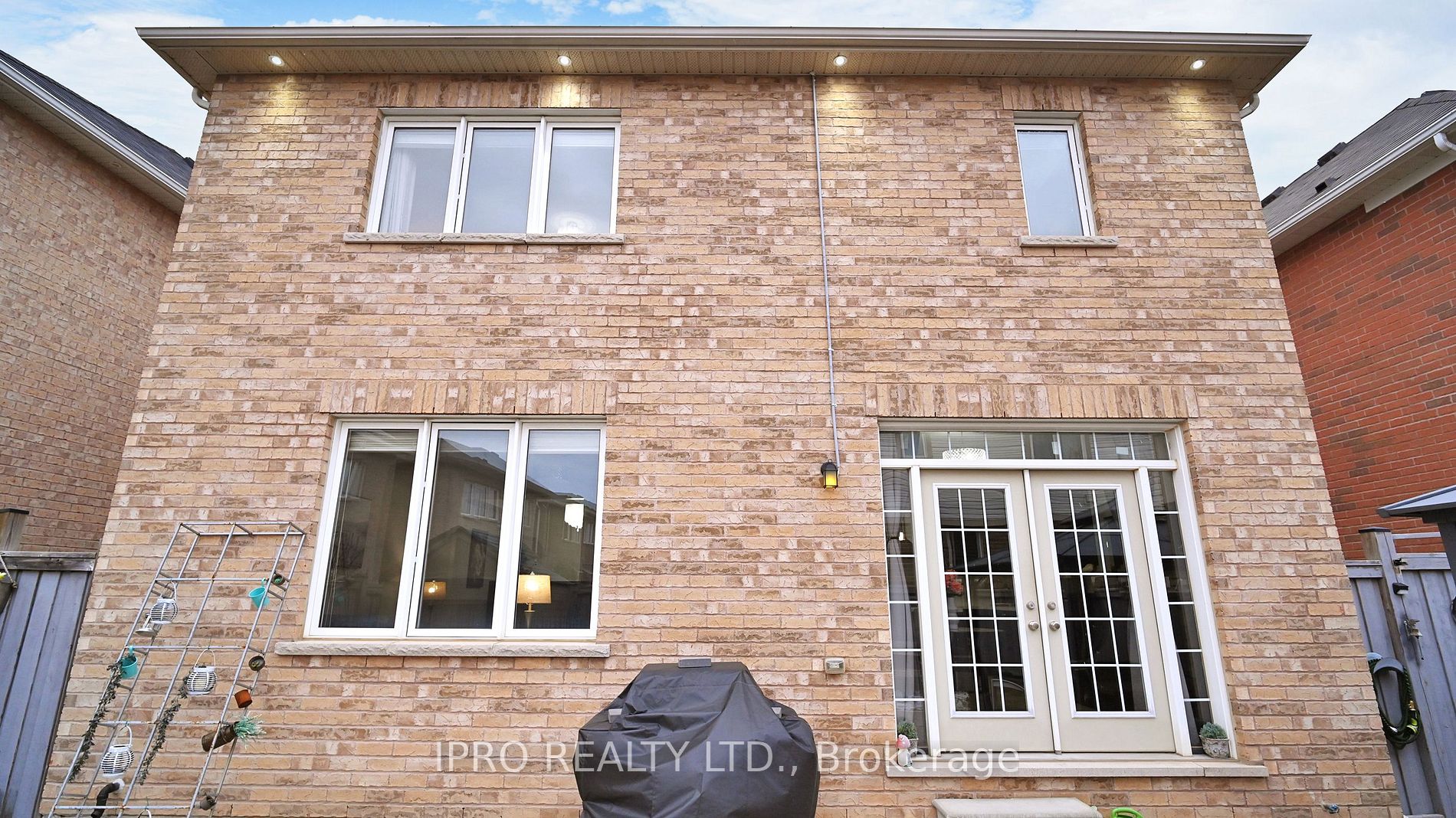 338 Trudeau Dr