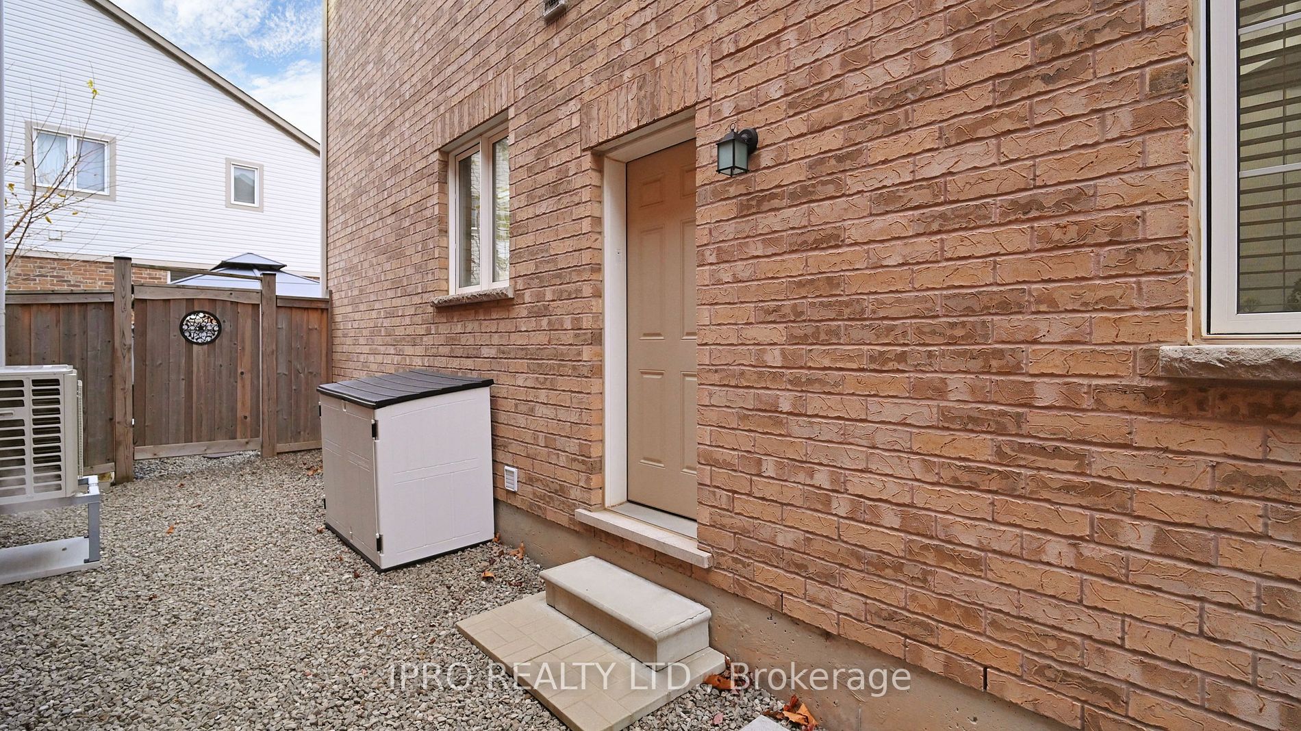 338 Trudeau Dr