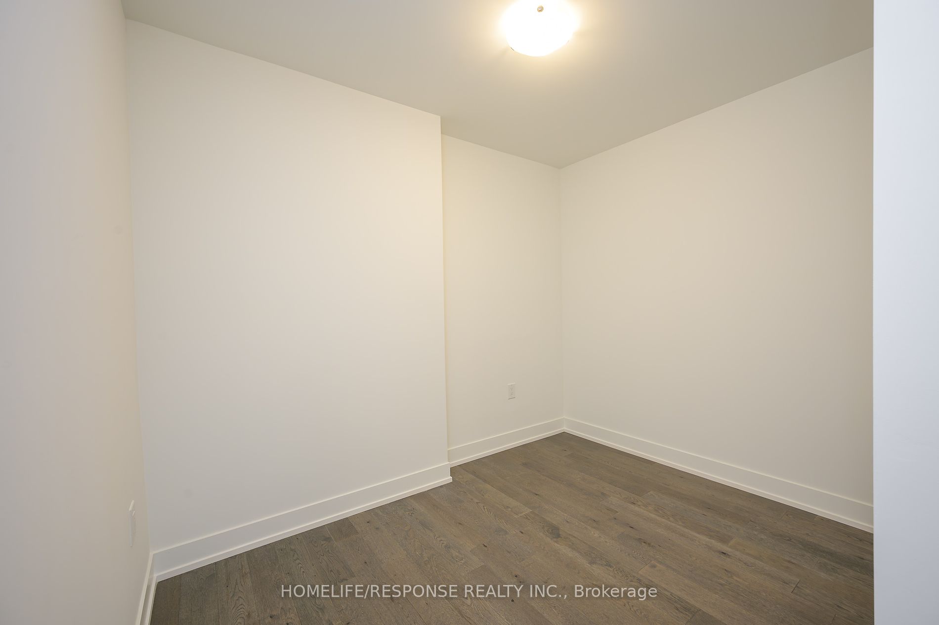 1070 DOUGLAS MCCURDY COMM, #119