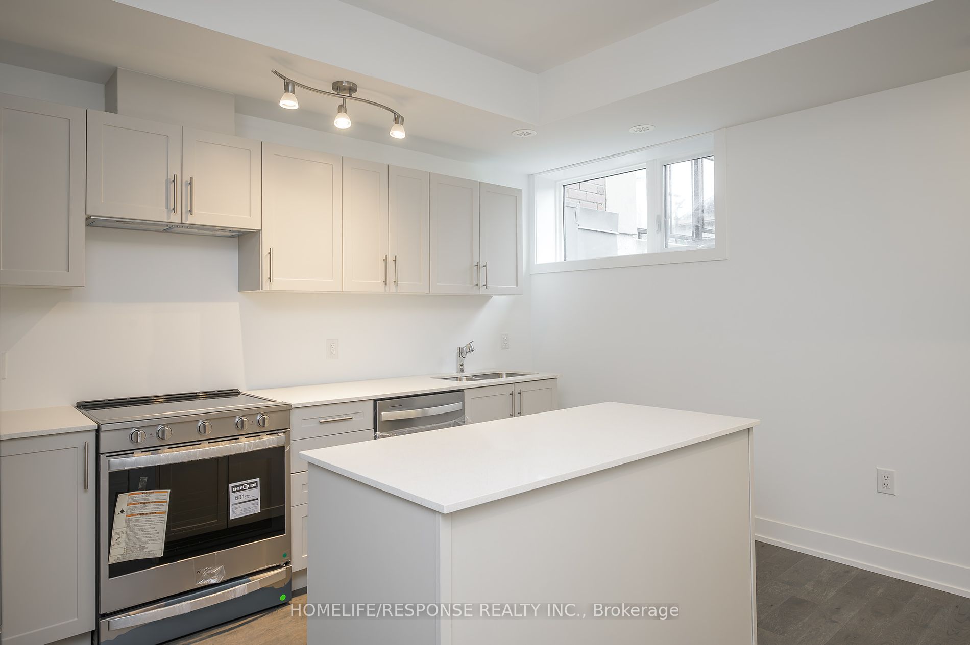 1070 DOUGLAS MCCURDY COMM, #119