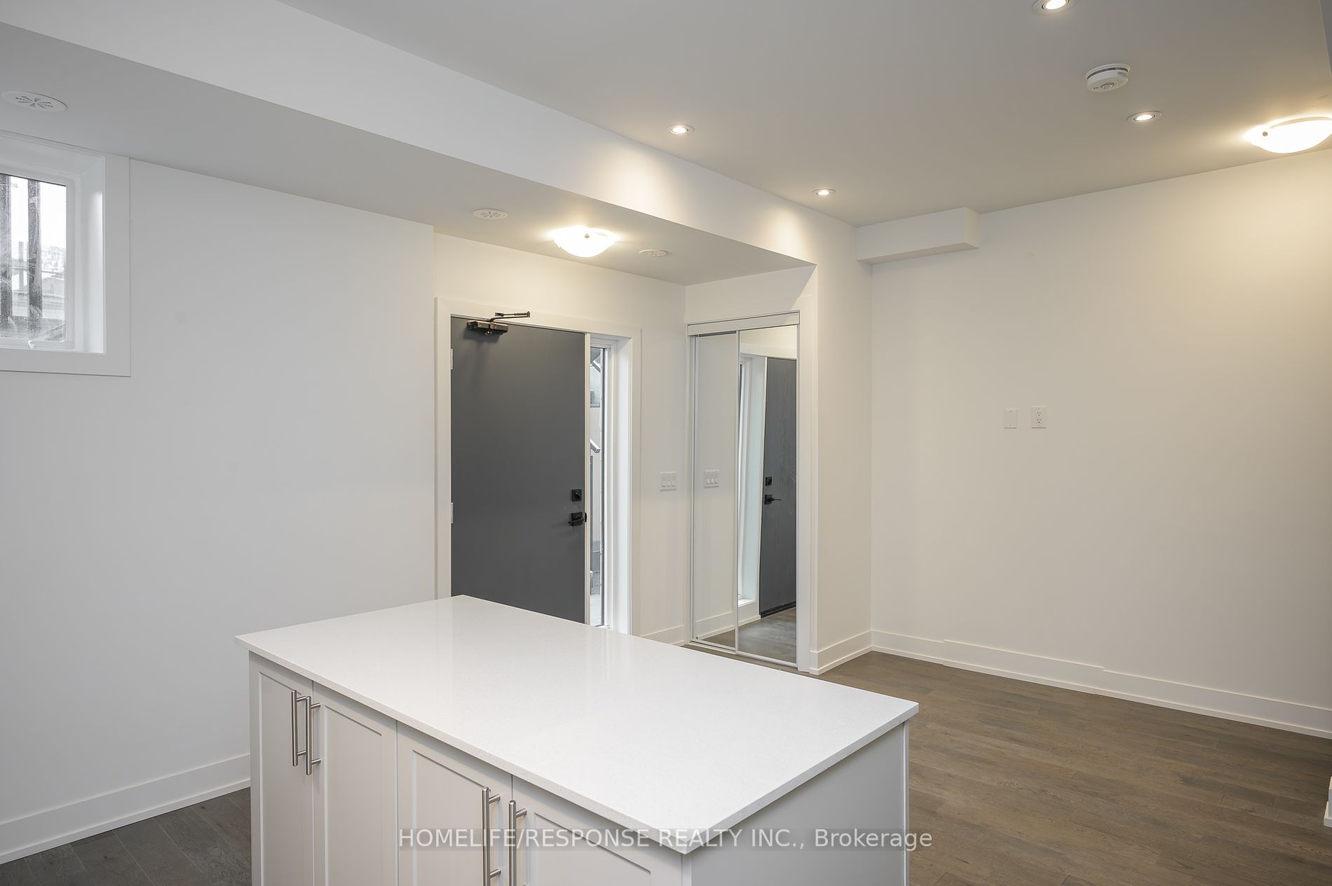 1070 DOUGLAS MCCURDY COMM, #119