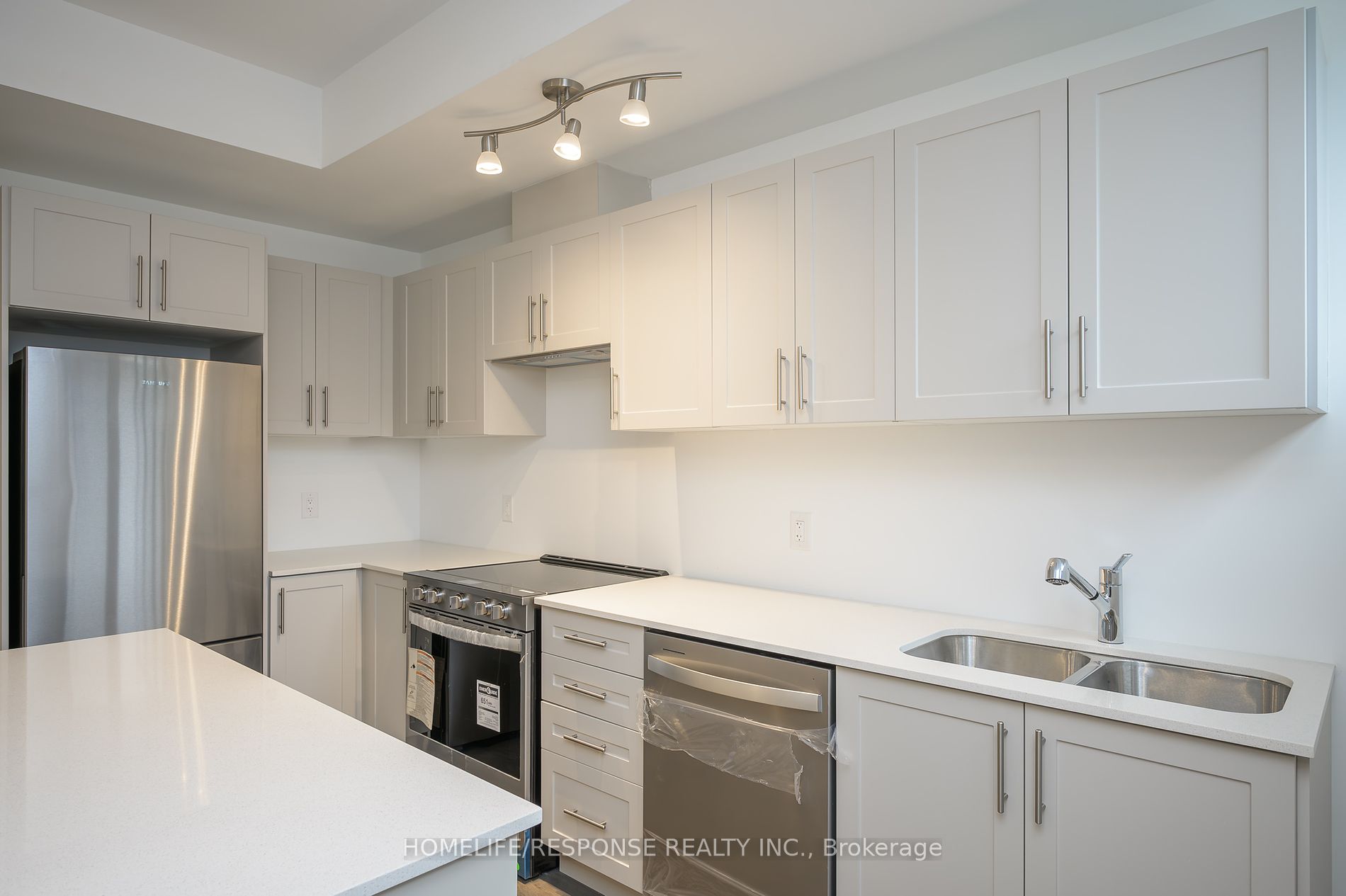 1070 DOUGLAS MCCURDY COMM, #119