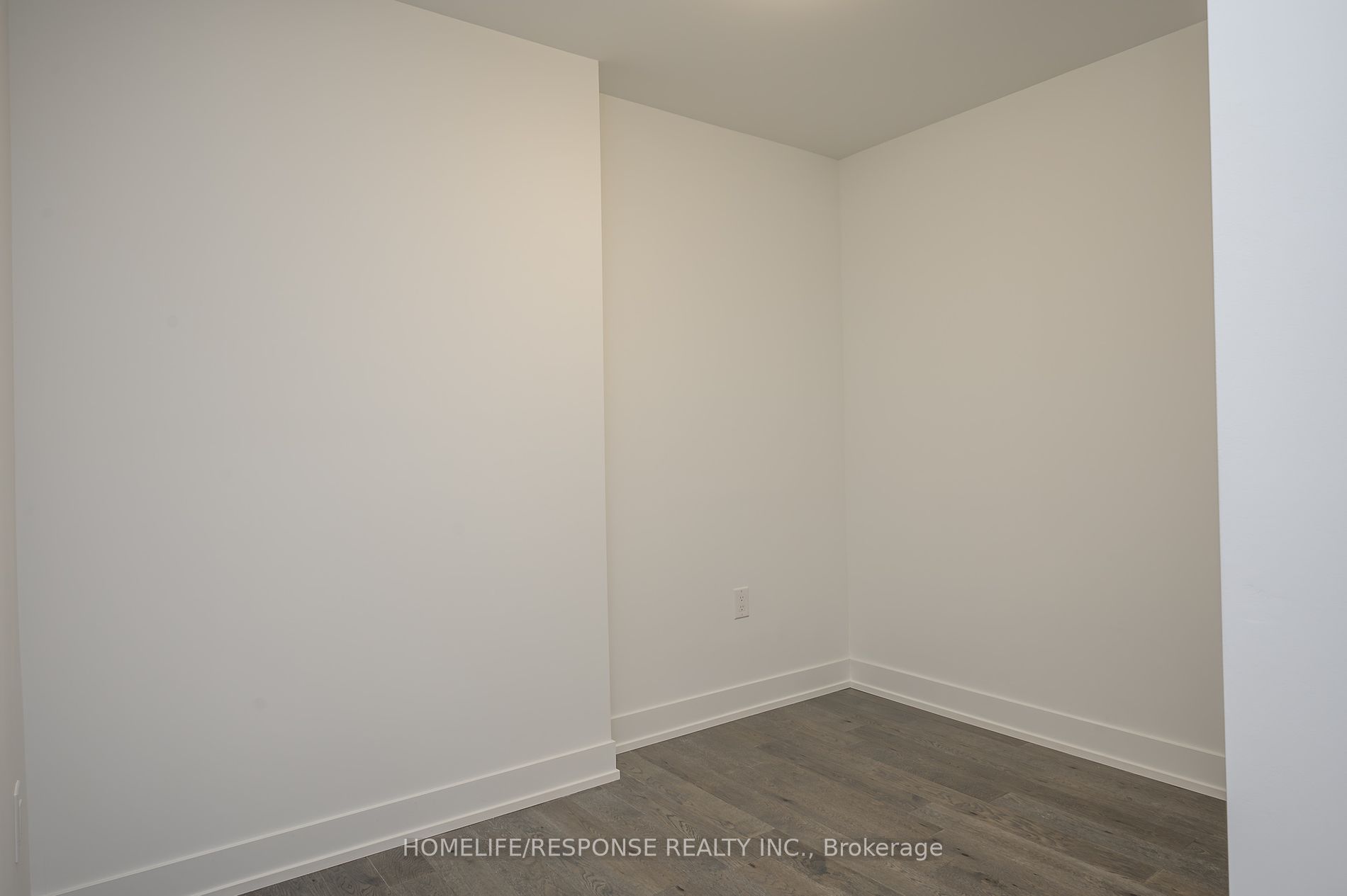 1070 DOUGLAS MCCURDY COMM, #119