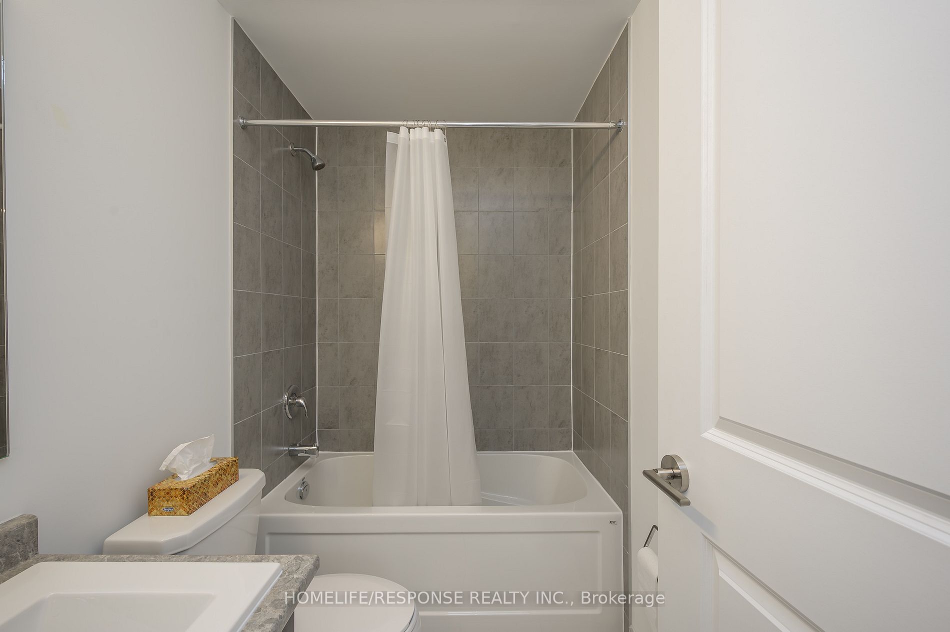 1070 DOUGLAS MCCURDY COMM, #119