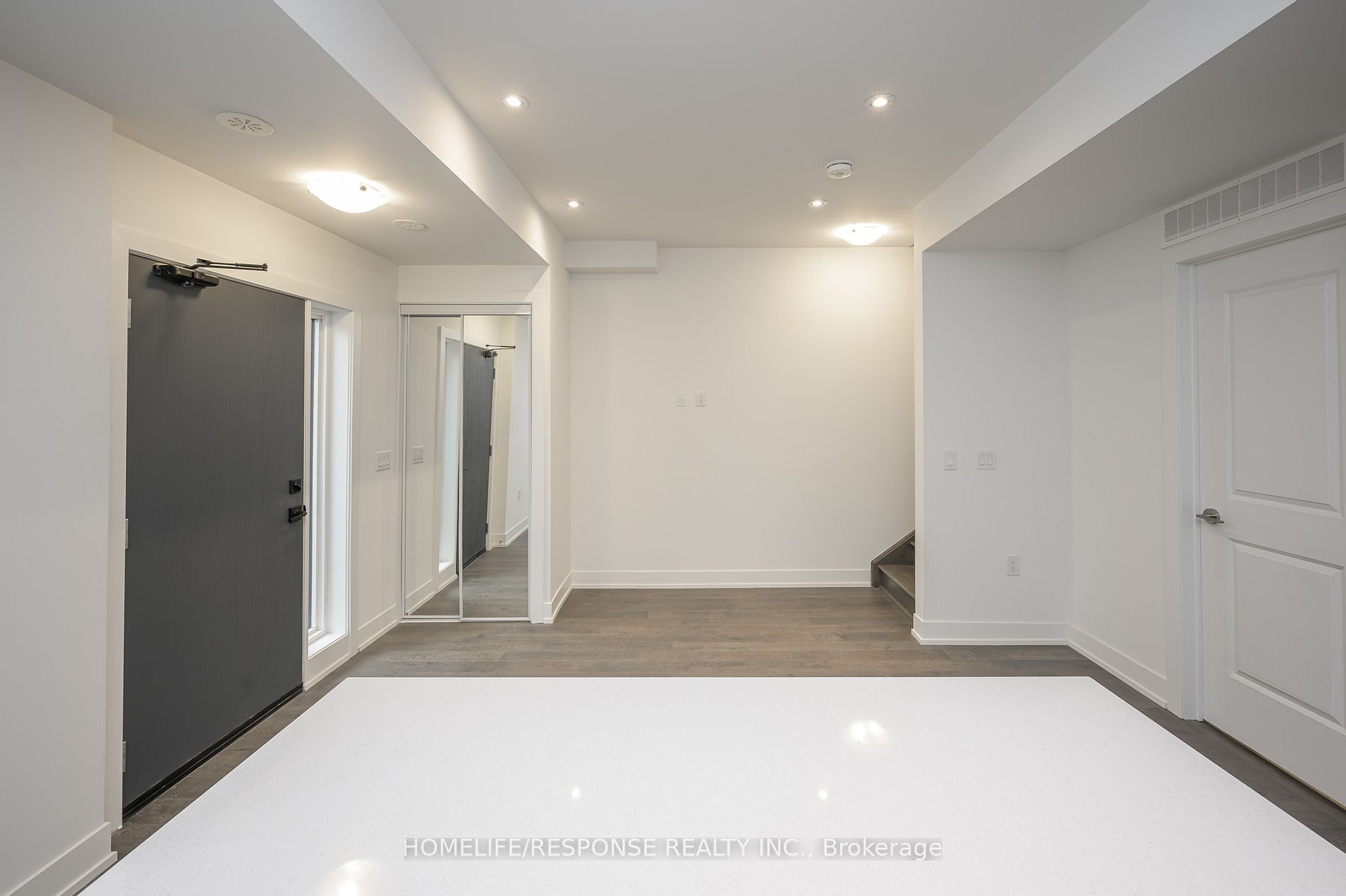 1070 DOUGLAS MCCURDY COMM, #119