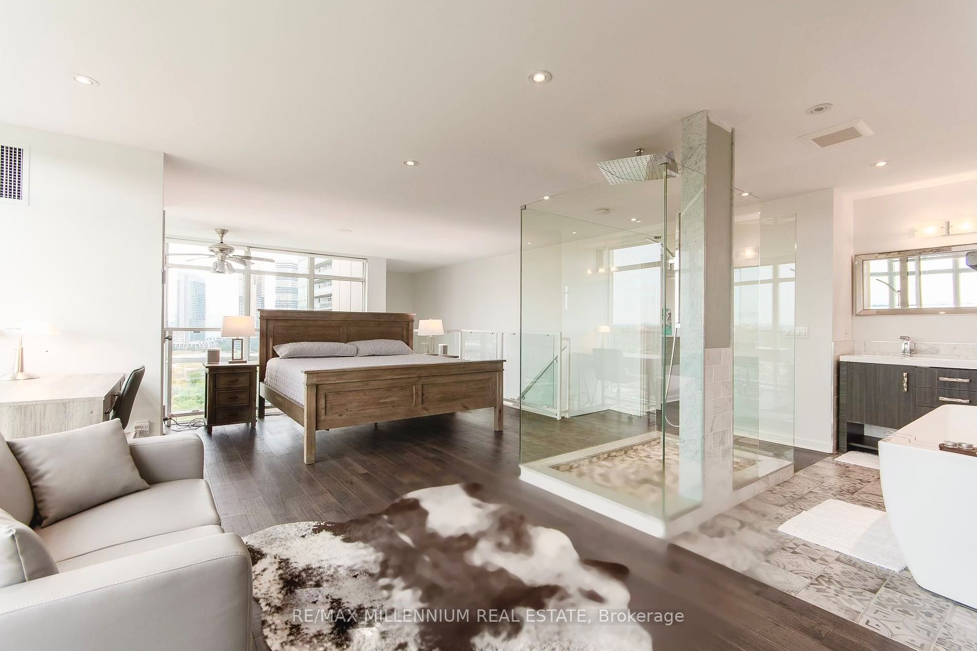 250 Manitoba St, #827
