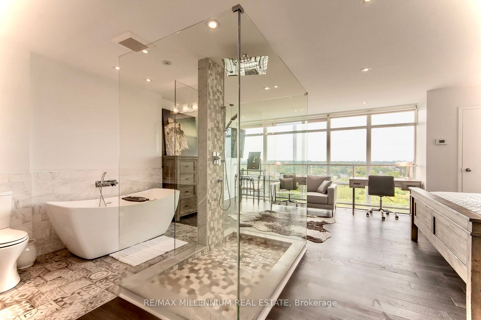 250 Manitoba St, #827