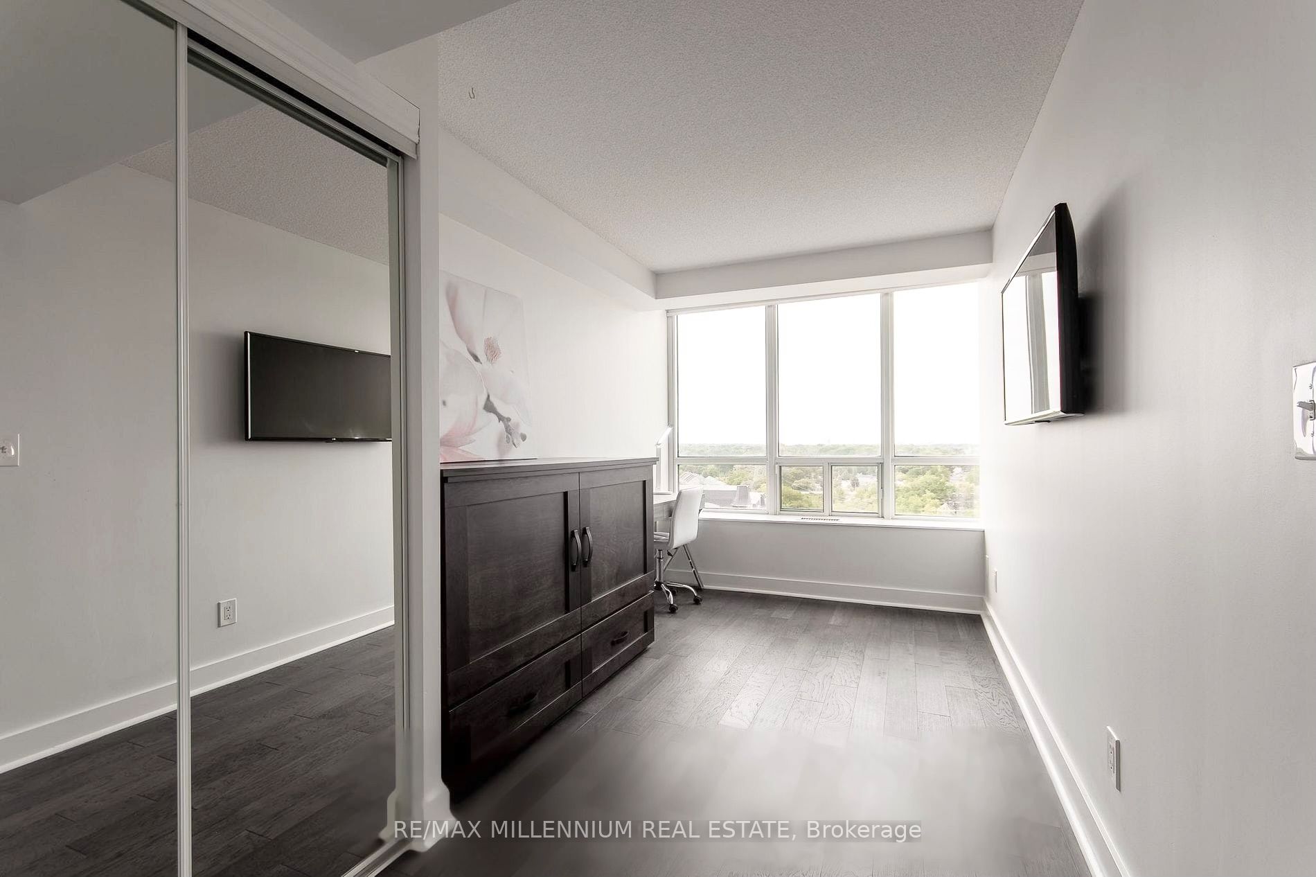 250 Manitoba St, #827