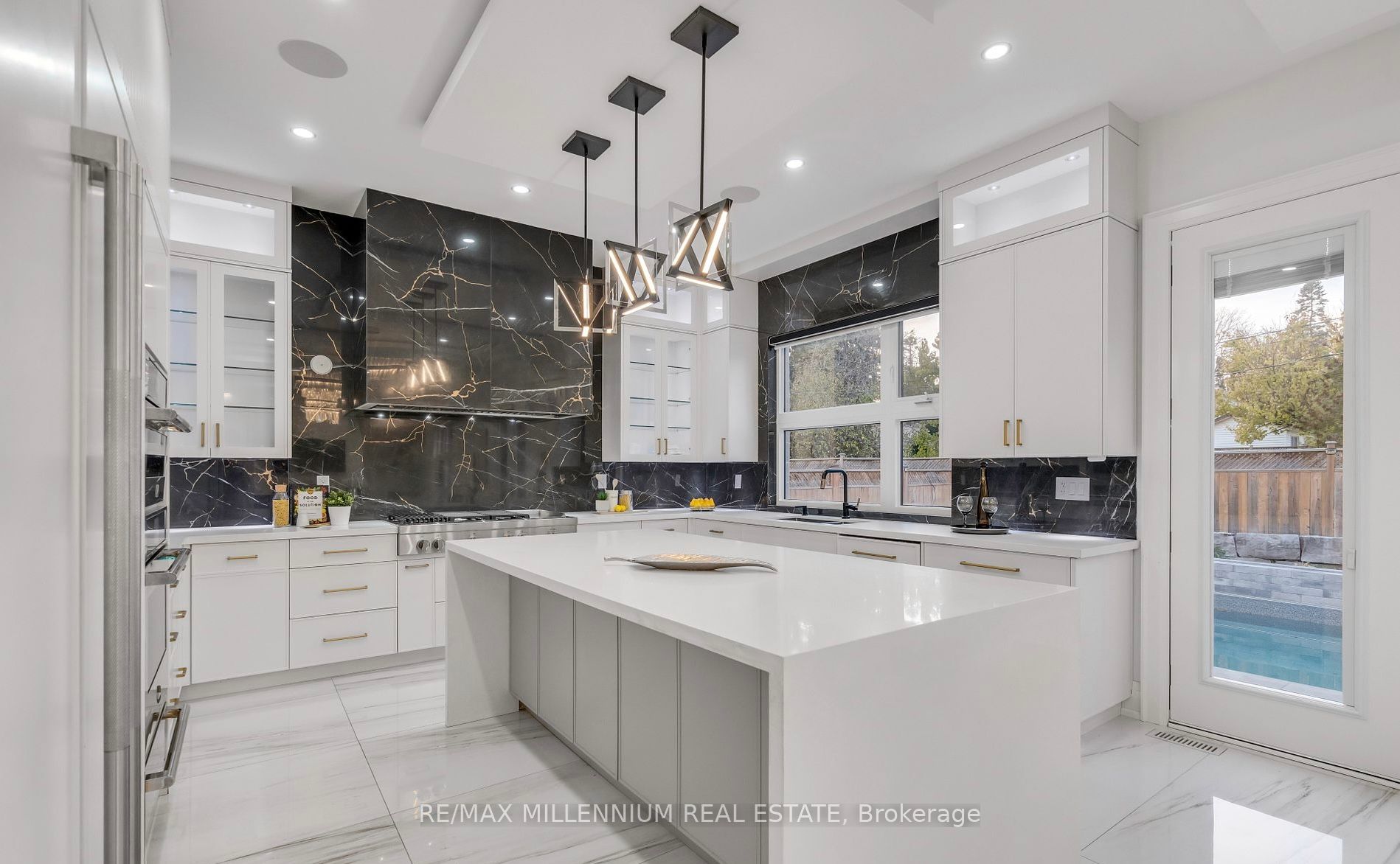 246 Edenbridge Dr