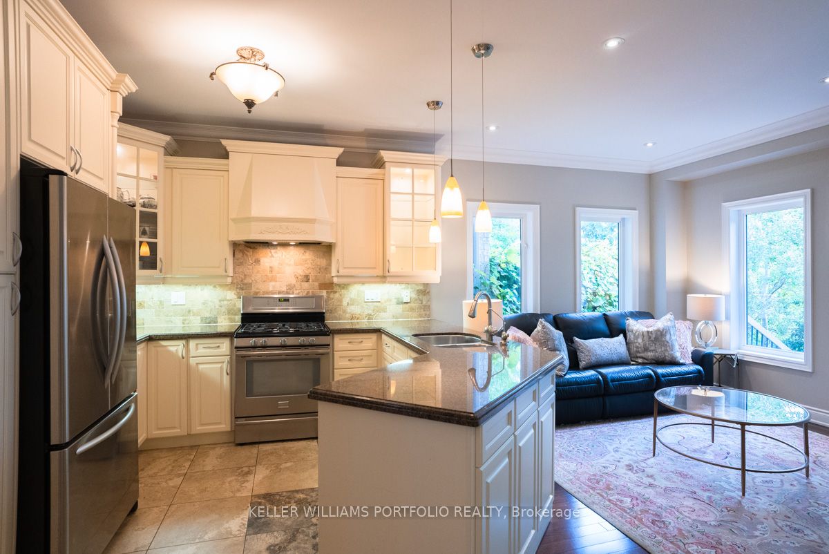 3122 Cardross Crt