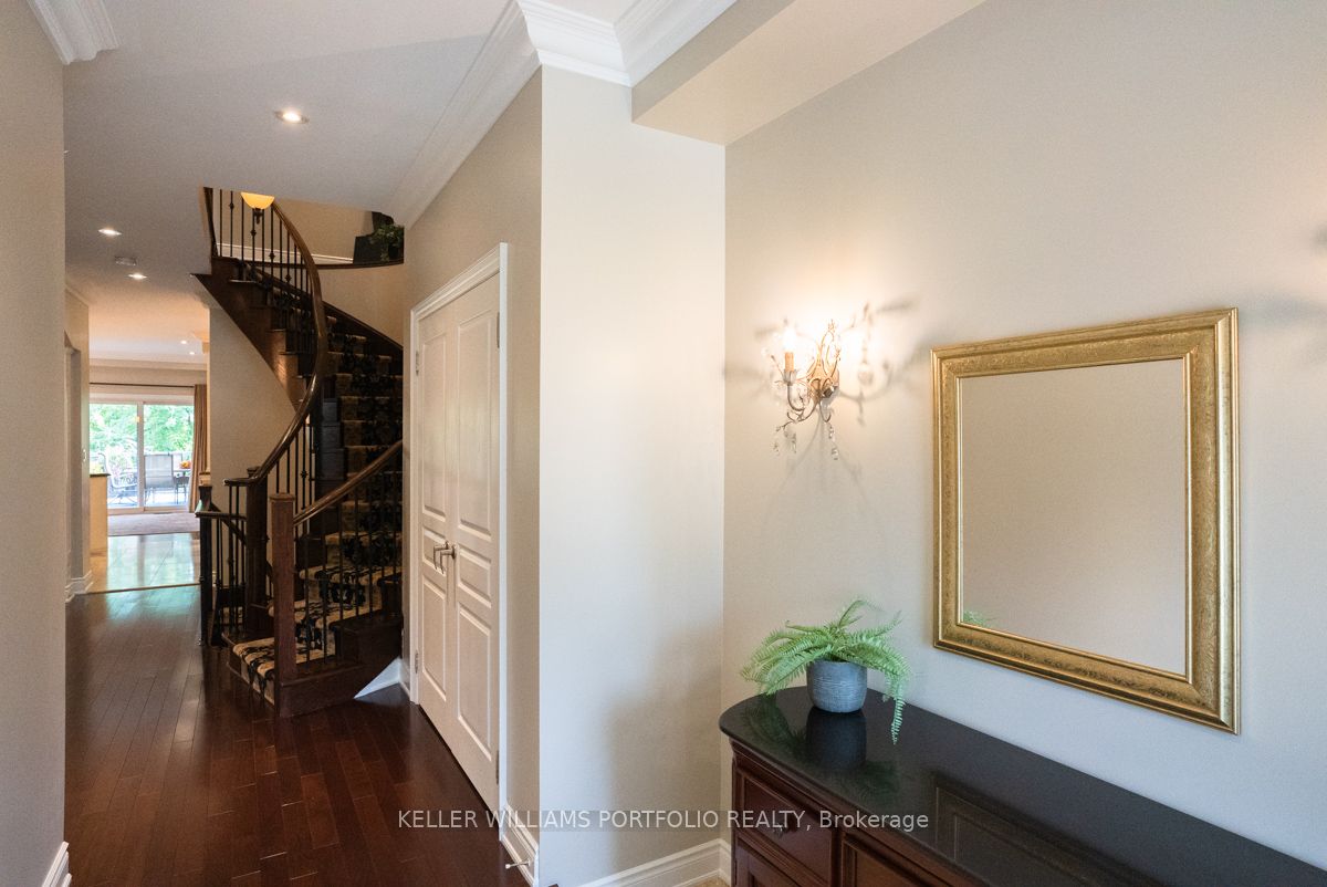 3122 Cardross Crt