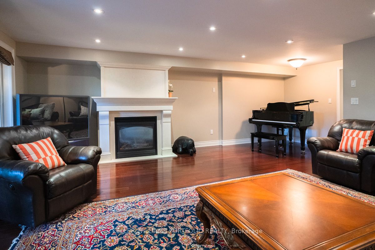3122 Cardross Crt