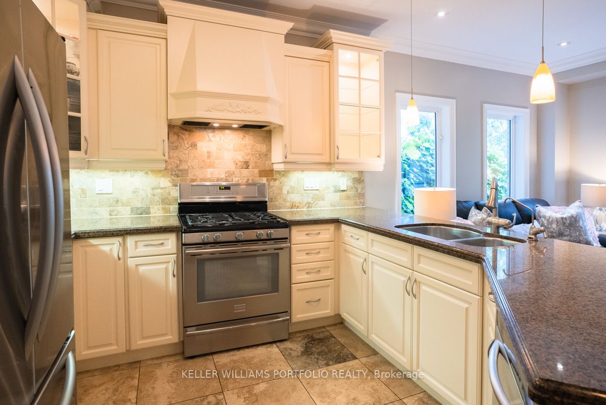 3122 Cardross Crt