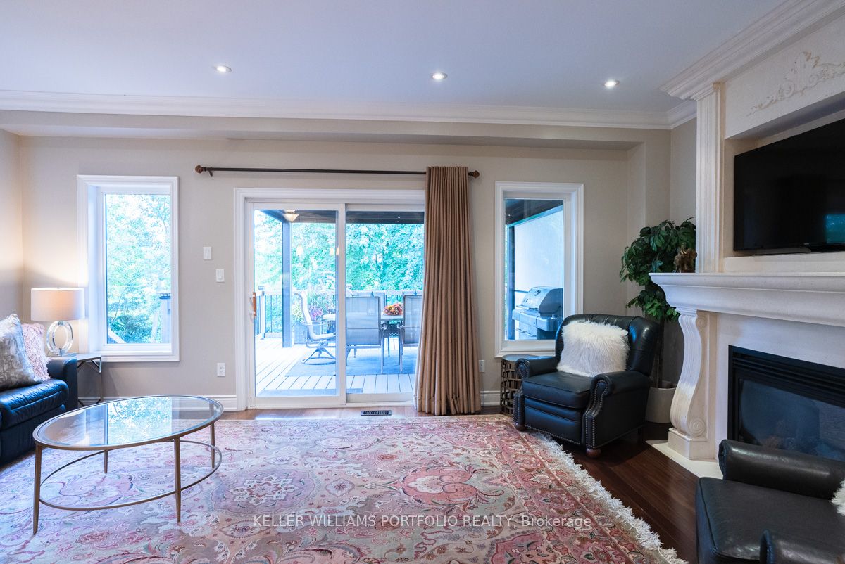 3122 Cardross Crt
