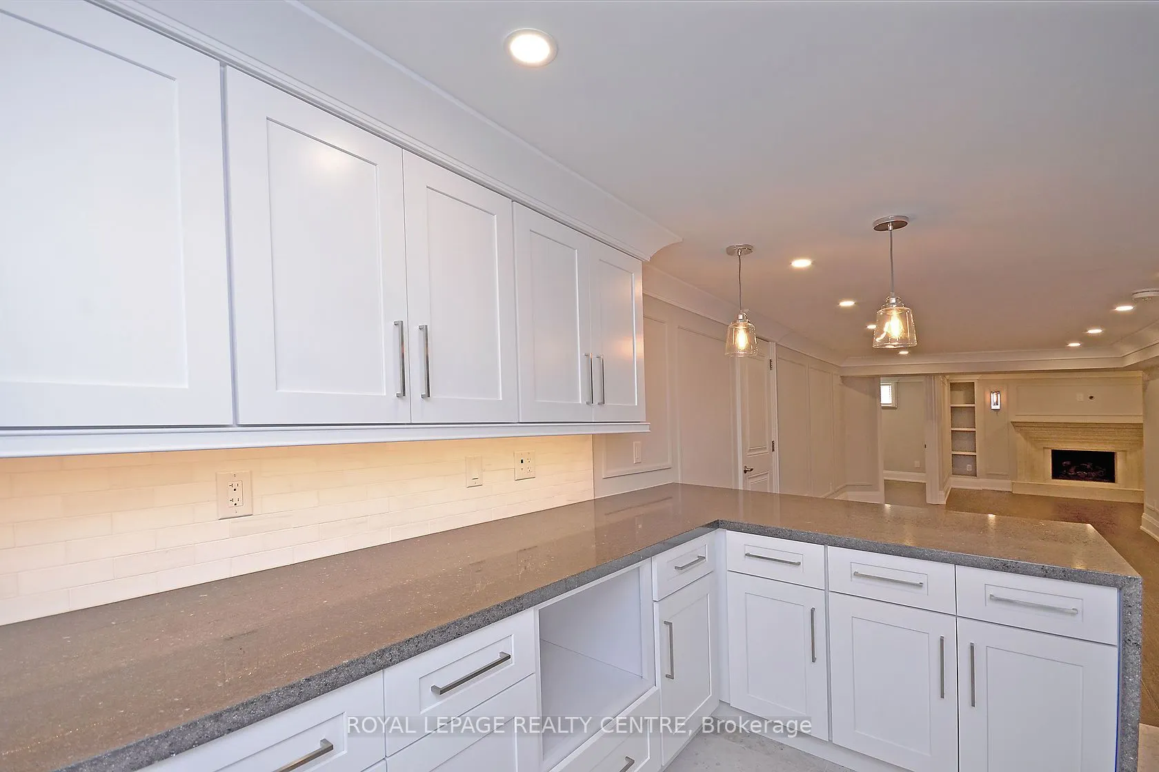 326 Slade Cres, #Lower