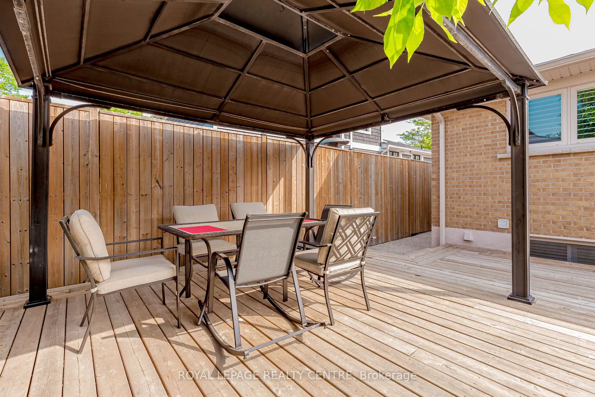 326 Slade Cres, #Lower