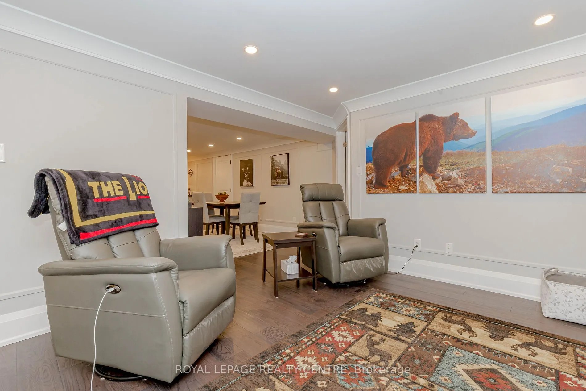 326 Slade Cres, #Lower