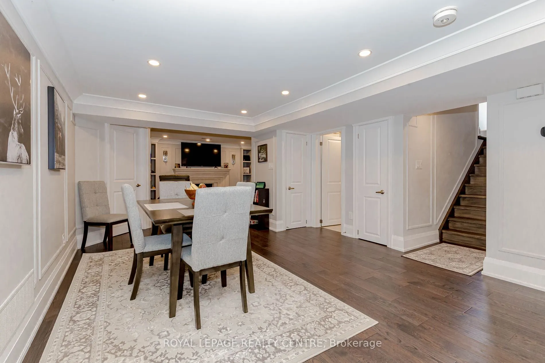 326 Slade Cres, #Lower