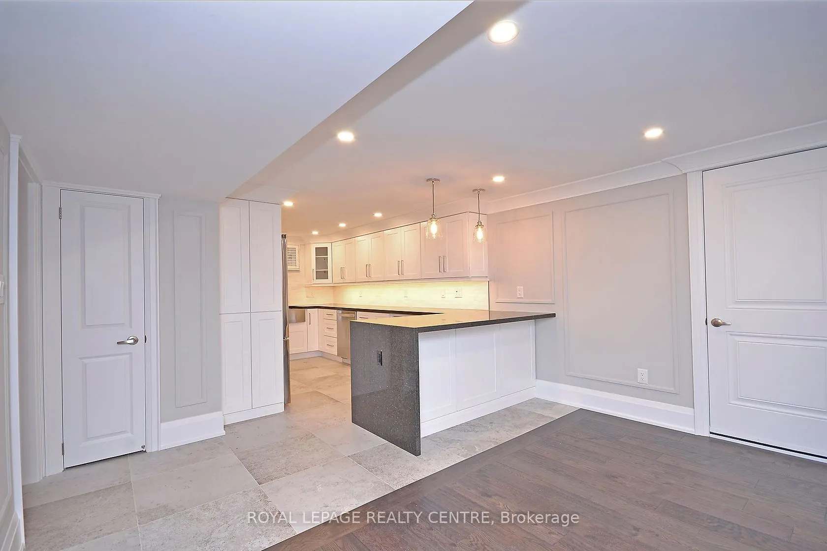 326 Slade Cres, #Lower