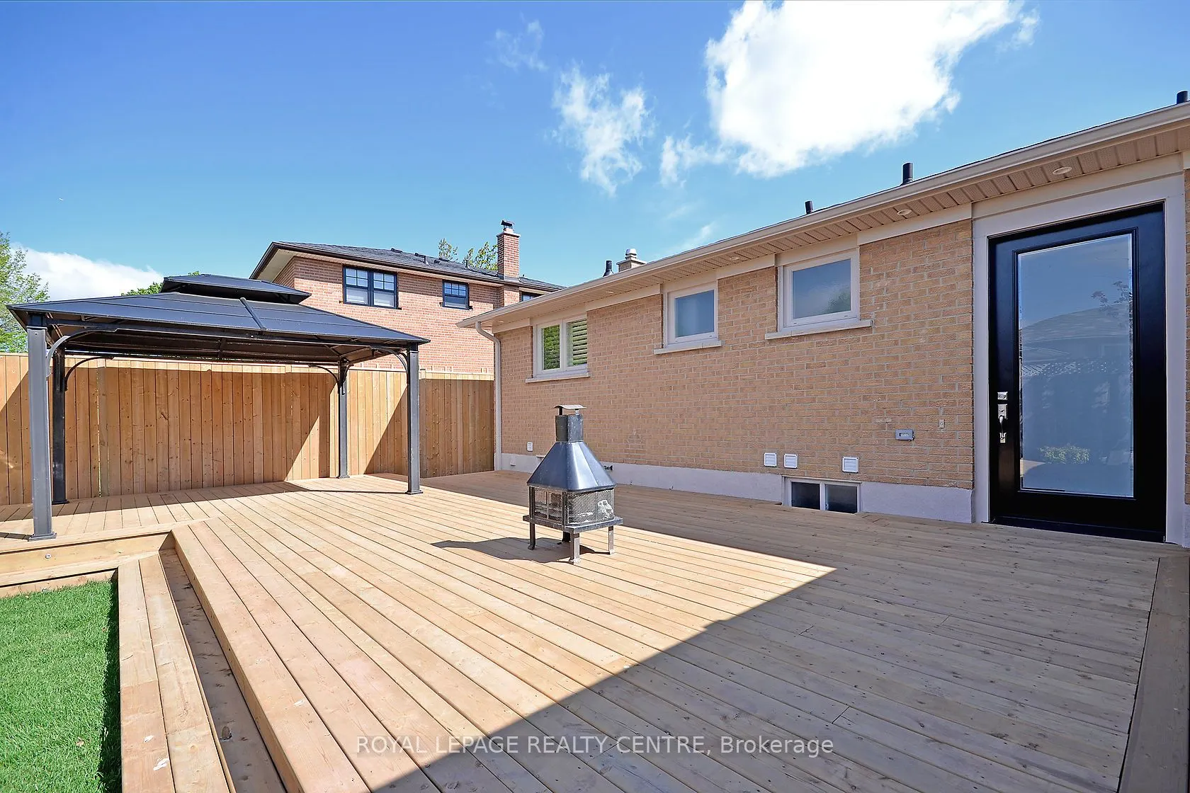 326 Slade Cres, #Lower