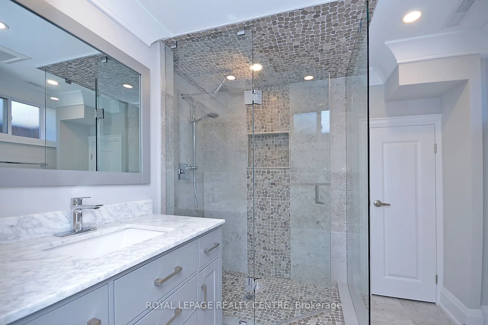 326 Slade Cres, #Lower