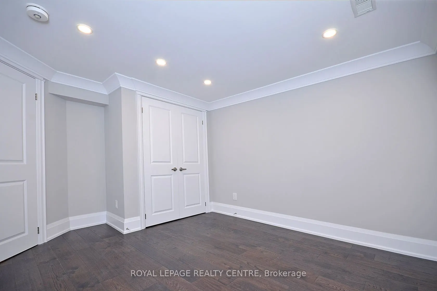 326 Slade Cres, #Lower
