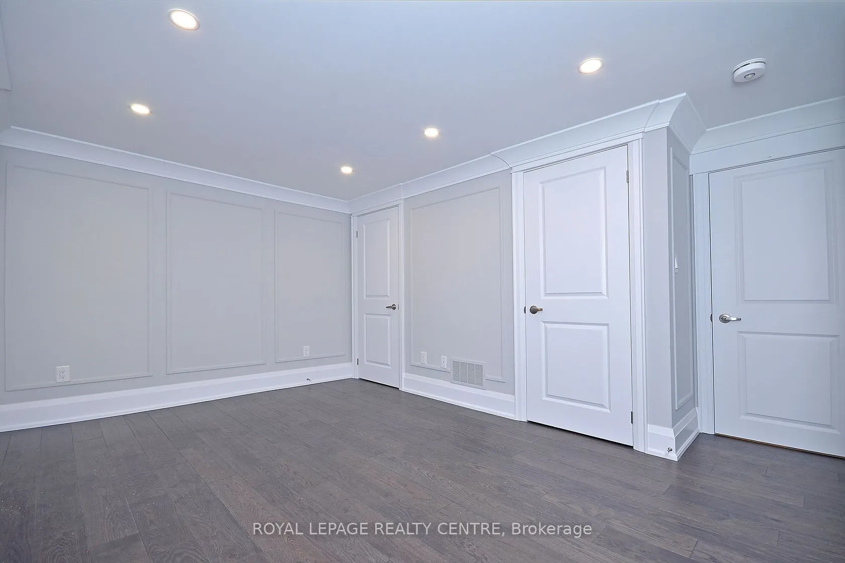 326 Slade Cres, #Lower