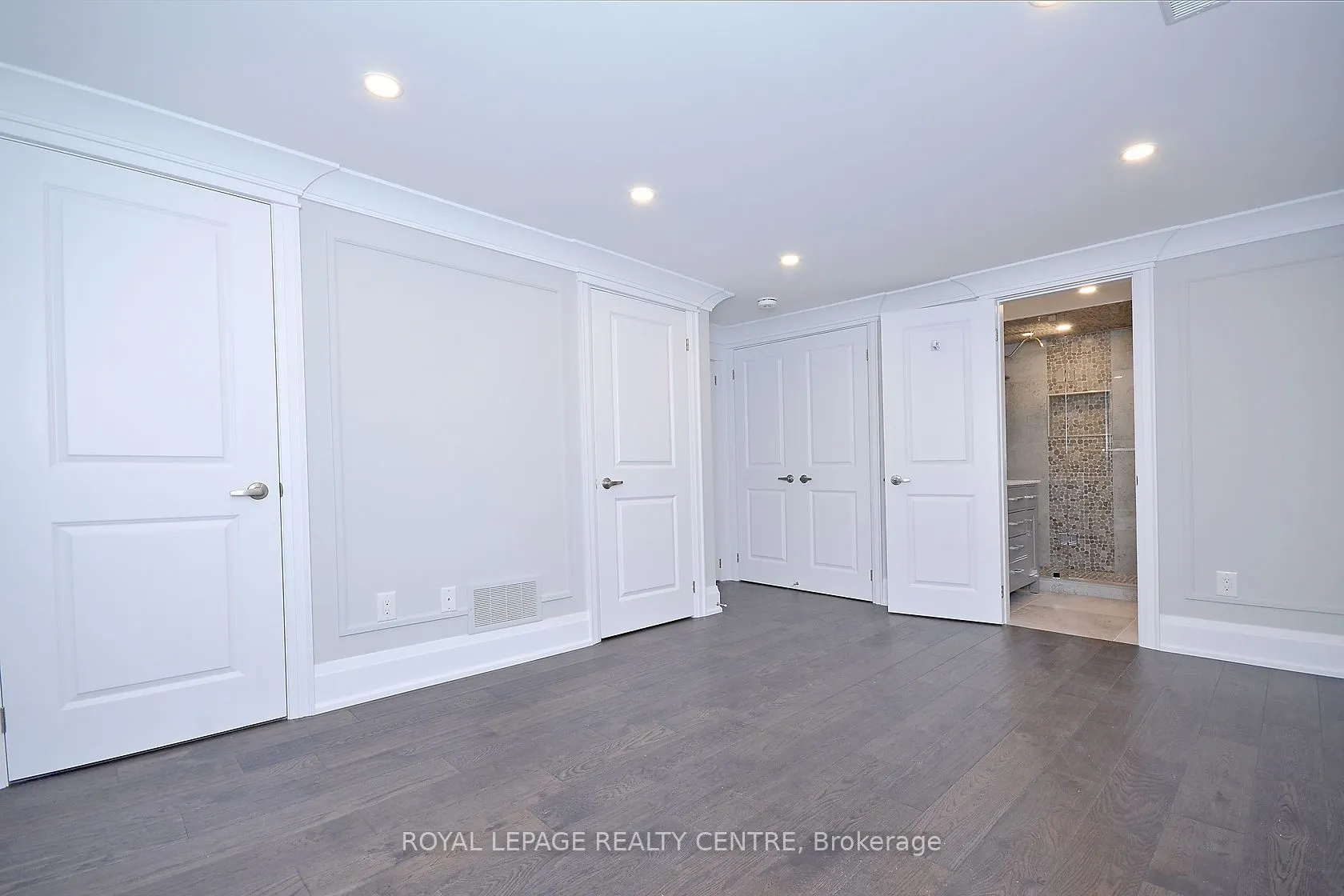 326 Slade Cres, #Lower