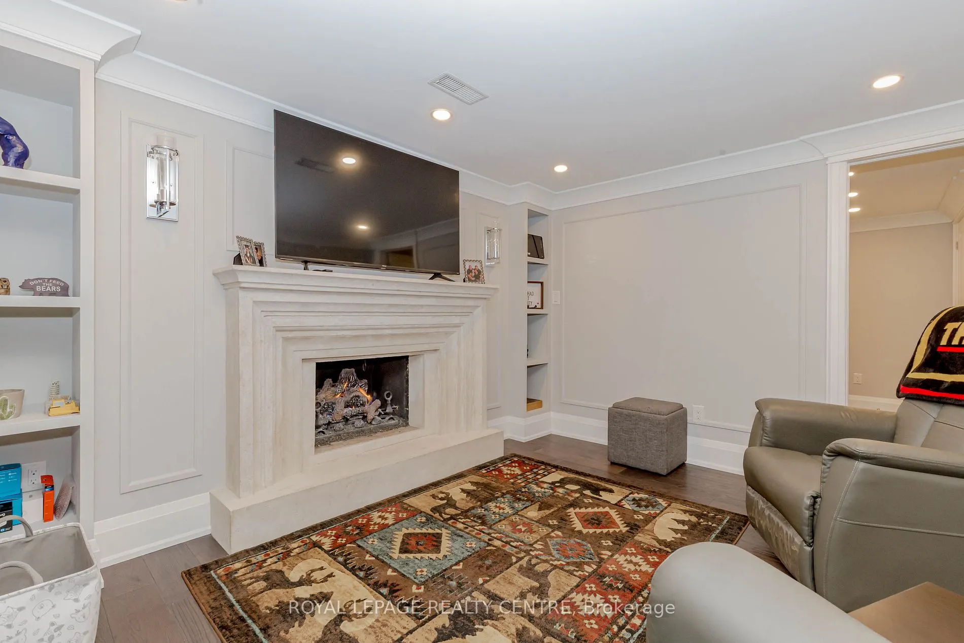 326 Slade Cres, #Lower