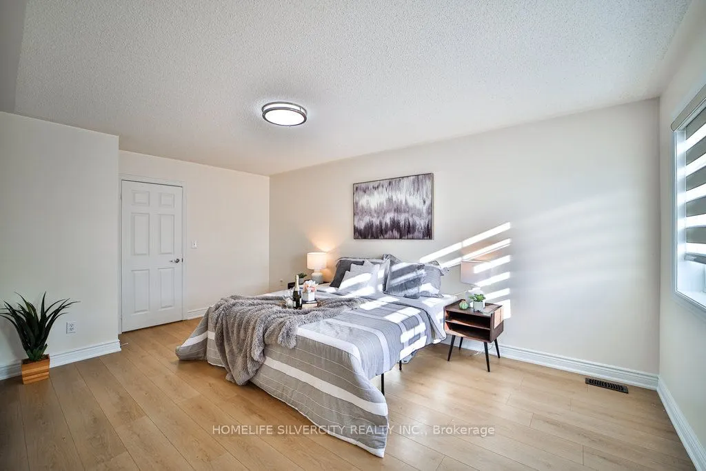 55 Samantha Cres