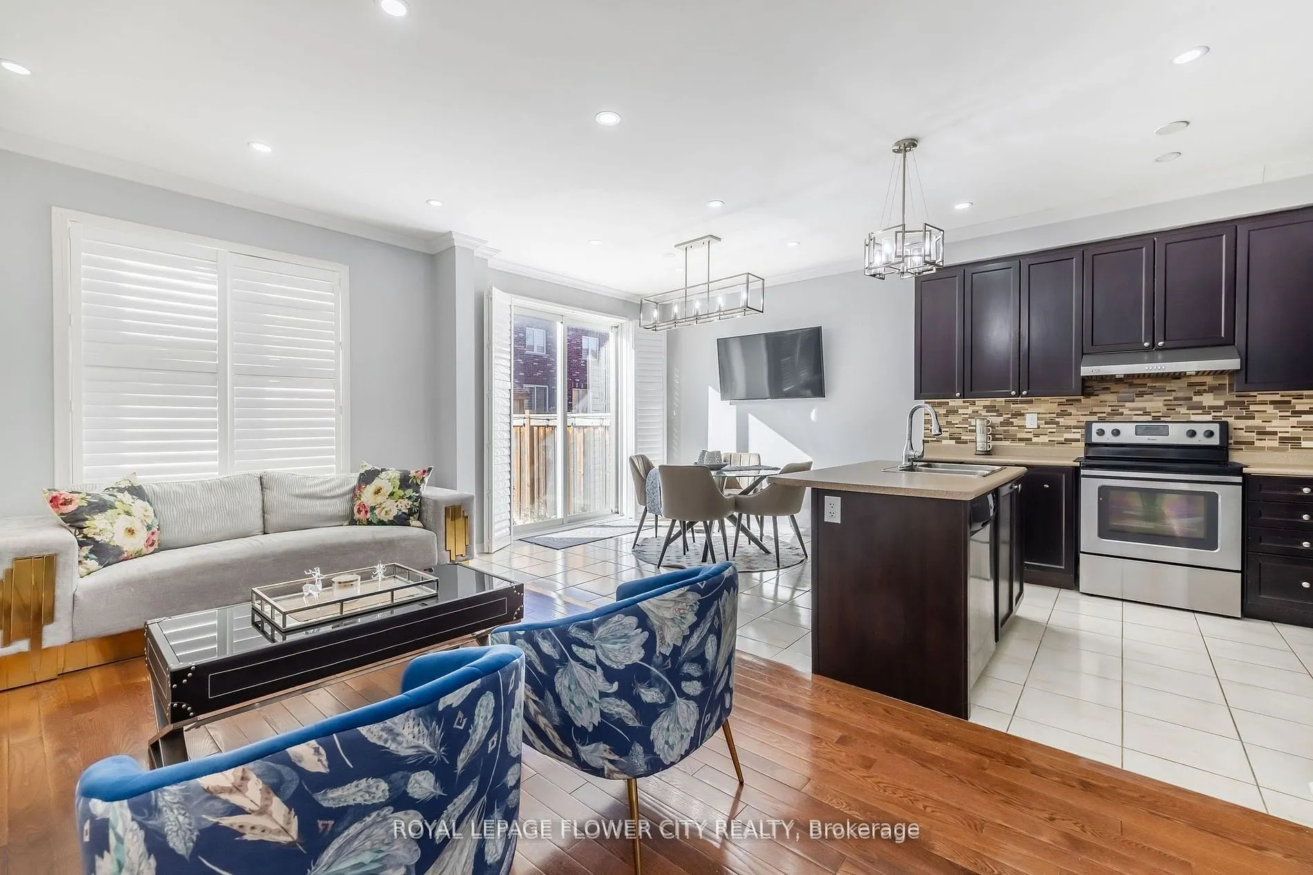 18 Loftsmoor Dr