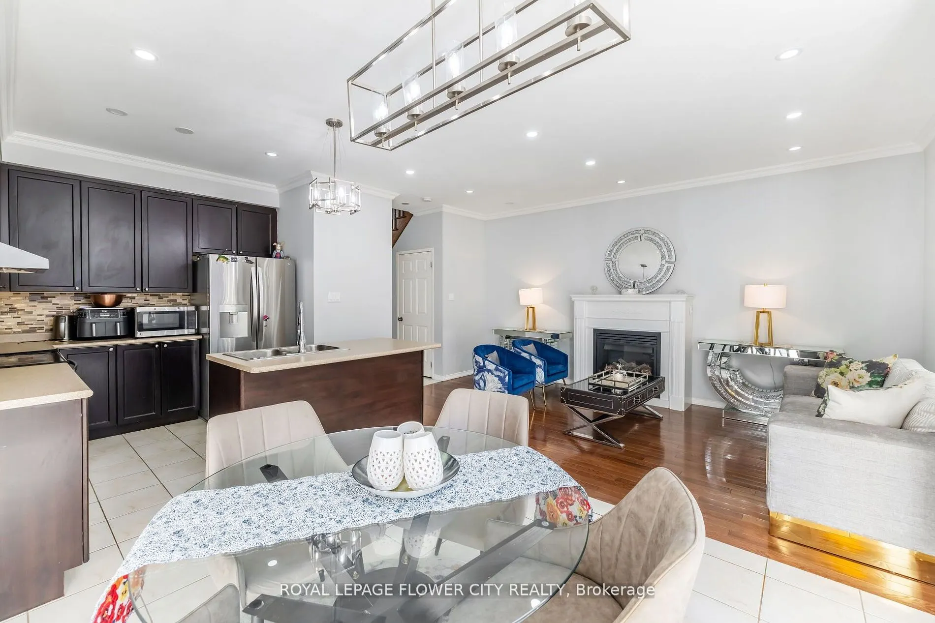 18 Loftsmoor Dr