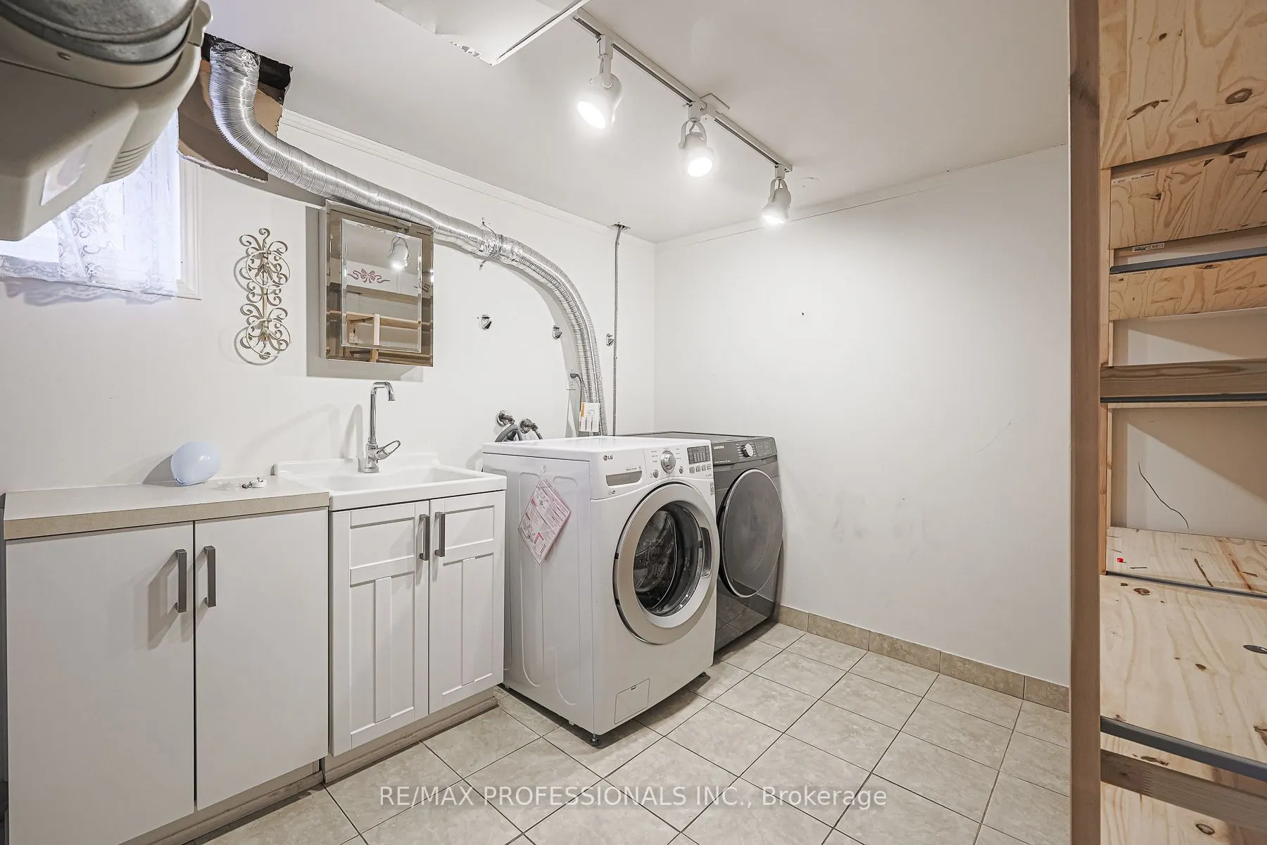 18 West Wareside Rd