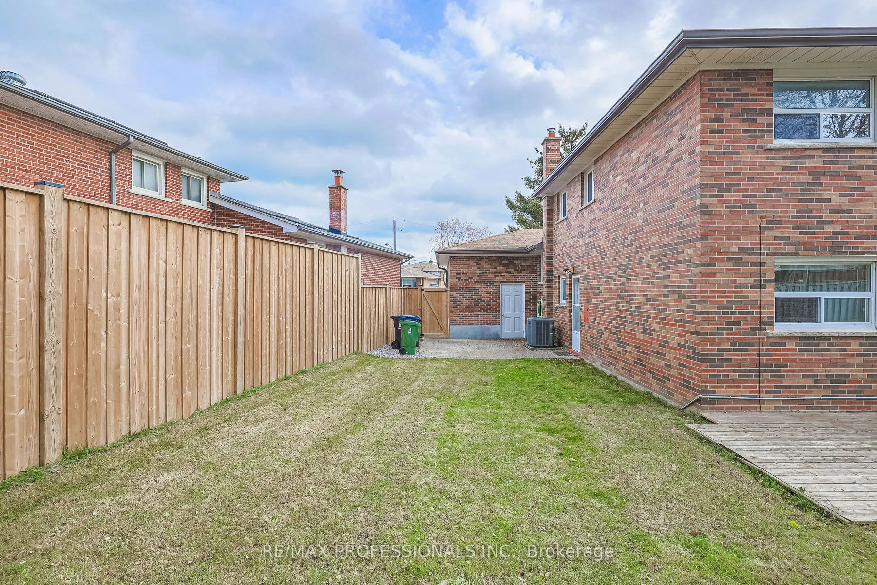 18 West Wareside Rd