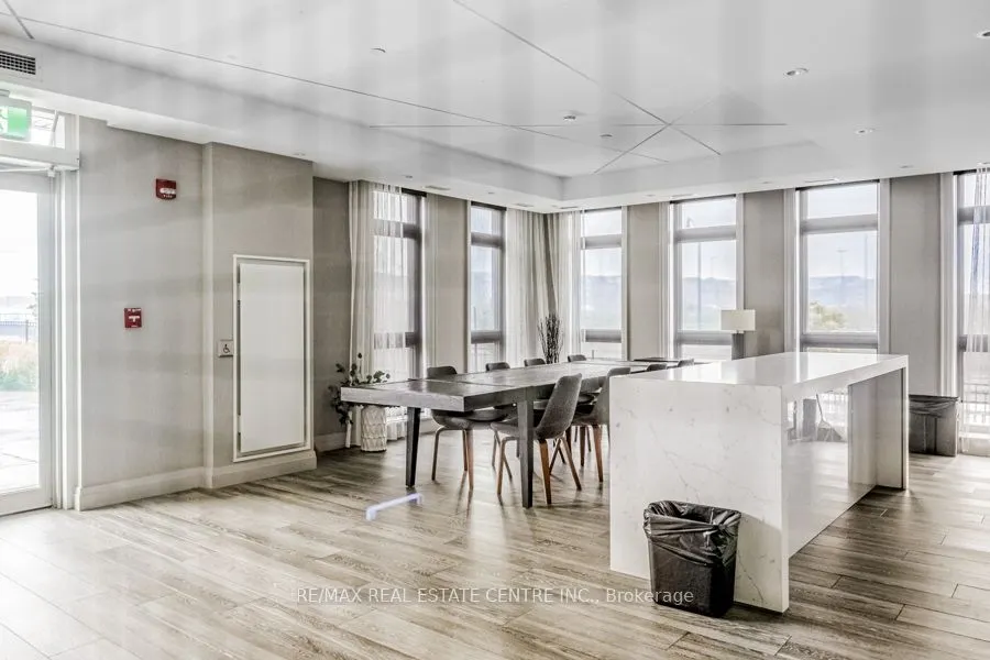 200 Lagerfeld Dr, #421